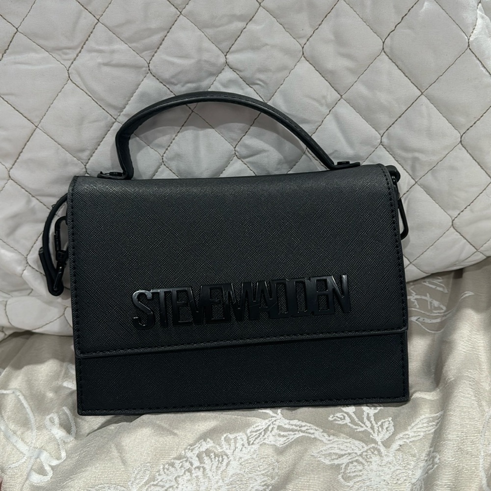 BLACK STEVE MADDEN PURSE